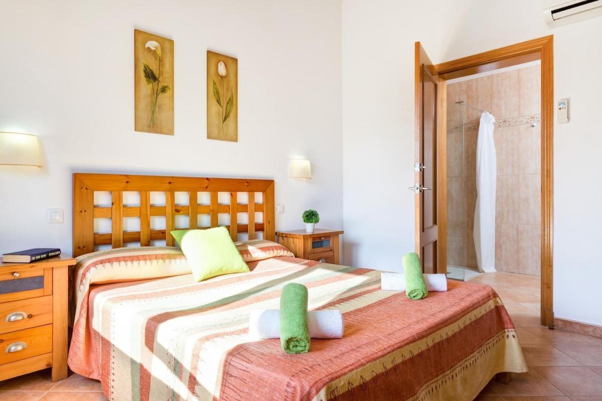 Villa S'Aladern Кала-ен-Бош Екстер'єр фото